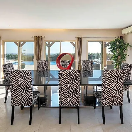 Sleeps 10 Pool Air Con Villa