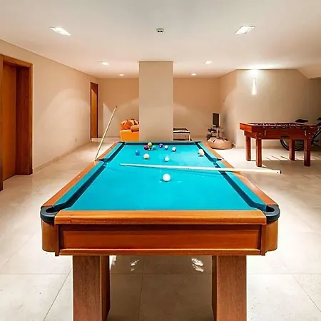 Sleeps 10 Pool Air Con