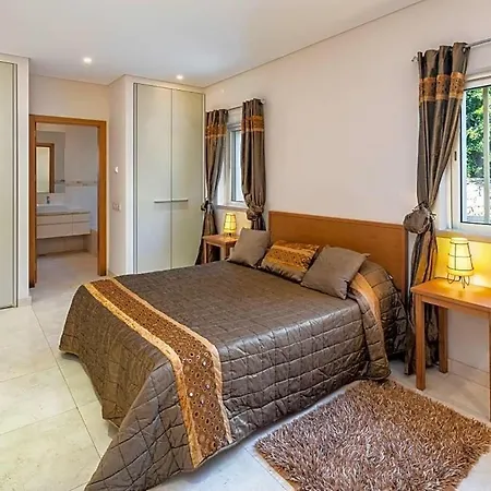 Sleeps 10 Pool Air Con Villa *