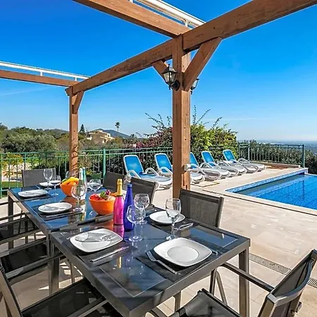 Villa Sleeps 10 Pool Air Con