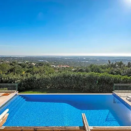 Sleeps 10 Pool Air Con